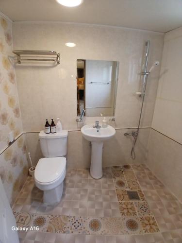 room detail thumbnail 2