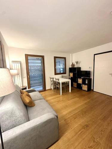 Close to the historic center with free parking
