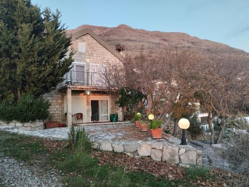 Cliff House in Rijeka Rezevici