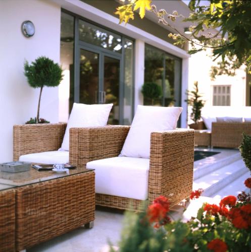 บริการและสิ่งอำนวยความสะดวก, โรงแรมแองเจลา สวีท แอนด์ ล็อบบี (Hotel Angela Suites & Lobby) in โรดส์