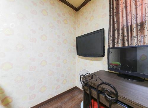 Sangmu Motel Gwangju Located in Seo-gu, Sangmu Motel Gwangju is a perfect starting point from which to explore Gwangju Metropolitan City. Featuring a satisfying list of amenities, guests will find their stay at the proper