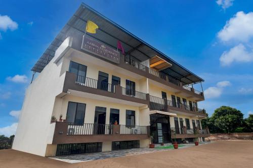 Aabha Residency – khách sạn tại Bichpari