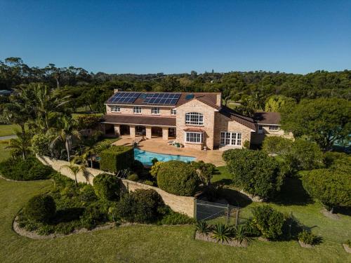 Flanders South, large villa with pool – khách sạn tại Farms Port Elizabeth