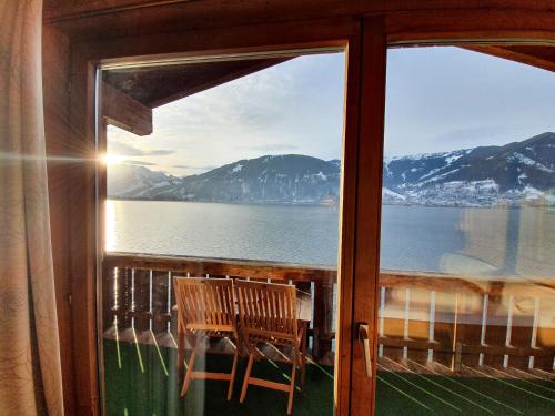 View, Waterfront Apartments Zell am See - Steinbock Lodges in Zell Am See