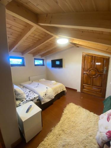 2 double beds, 2 twin beds