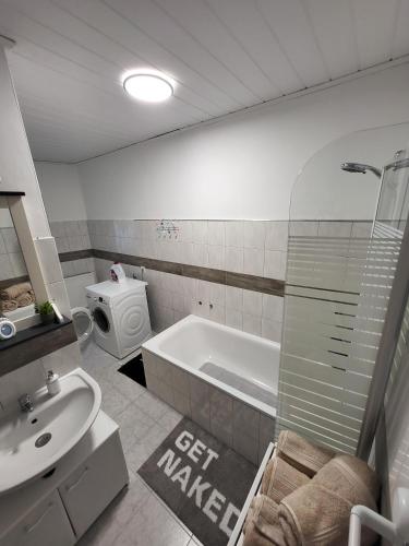 Bathroom, Maria in Battenberg (Eder)