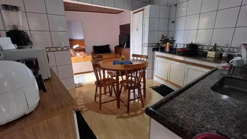 Casa Guapimirim entre praça e cachoeira (Casa Guapimirim entre praca e cachoeira) in Barreira