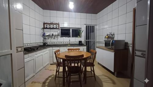 Casa Guapimirim entre praça e cachoeira (Casa Guapimirim entre praca e cachoeira) in Barreira