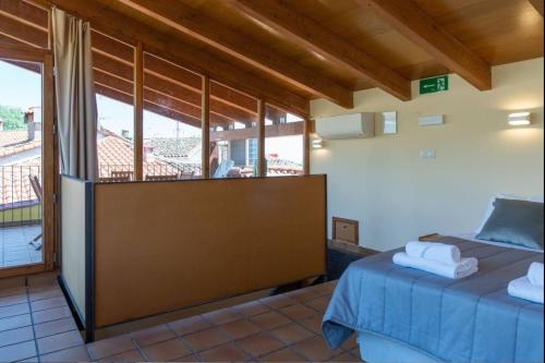 Casa Rural La Vera, Terraza con Barbacoa y Vistas a la Sierra in Talaveruela de la Vera
