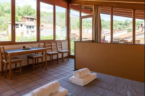 Casa Rural La Vera, Terraza con Barbacoa y Vistas a la Sierra in Talaveruela de la Vera
