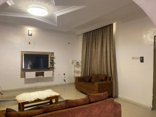 Flamingo 1 spacious solar powered 2 bedroom home with a stocked ready kitchen in ยอส