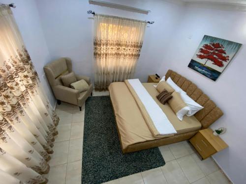 Flamingo 1 spacious solar powered 2 bedroom home with a stocked ready kitchen in ยอส