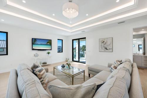 Vanderbilt Luxury | Private Pool & Spa | Minutes to Vanderbilt Beach - image 5