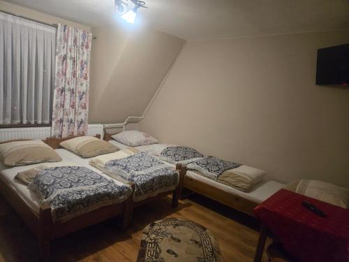 5 twin beds