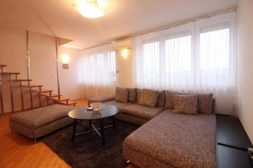 Golden View Apartment