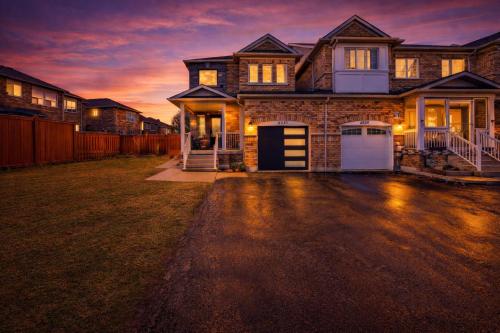 4BR 4BA Home in Mississauga, Sleeps 10, 10 mins to Toronto International Airport – khách sạn tại Meadowvale