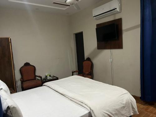 hotel in lahore - image 13