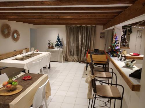 virtuve, Maison d'hôtes Près de la Grenouillère (Maison d'hotes Pres de la Grenouillere) in Estivareilles
