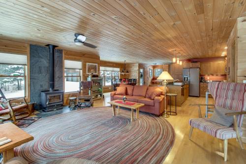 Dock & Foosball: Esquagama Lake Family Cabin in Biwabik (MN)