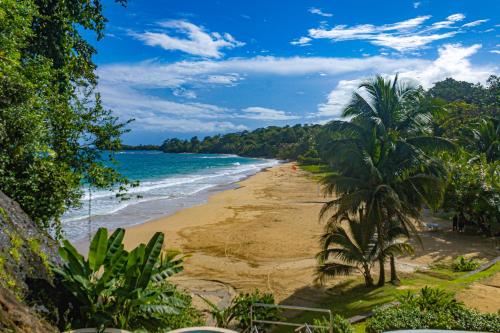 Red Frog Beach Island Resort