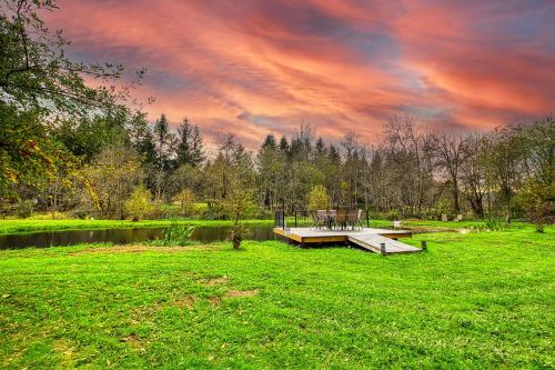 4-Bedroom Chateau in Southern Washington- Luxurious Retreat with Pond & Creek