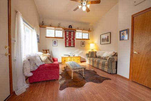 Family Cabin with Views just minutes from Zion Nat'l Park - image 9