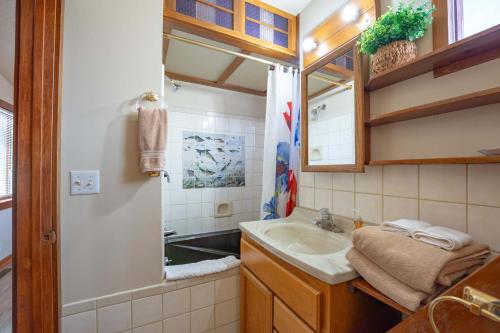 Family Cabin with Views just minutes from Zion Nat'l Park - image 5