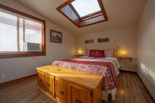 Family Cabin with Views just minutes from Zion Nat'l Park - image 10