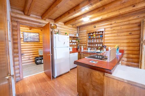 Family Cabin with Views just minutes from Zion Nat'l Park - image 4