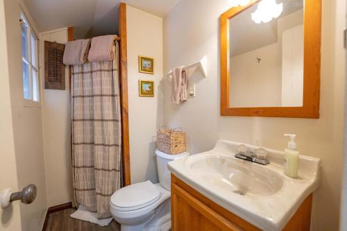 Family Cabin with Views just minutes from Zion Nat'l Park - image 12