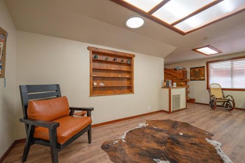 Family Cabin with Views just minutes from Zion Nat'l Park - image 6
