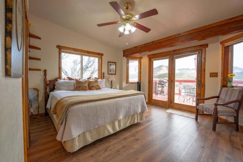 Family Cabin with Views just minutes from Zion Nat'l Park - image 7