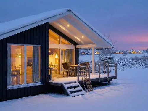 Schwarzes Holzferienhaus mit Sauna -- L I E B L I N G S P L A T Z -- an der Ostsee, Zierow bei Wismar, Strand 500m, alles inklusive in Zierow, Deutschland