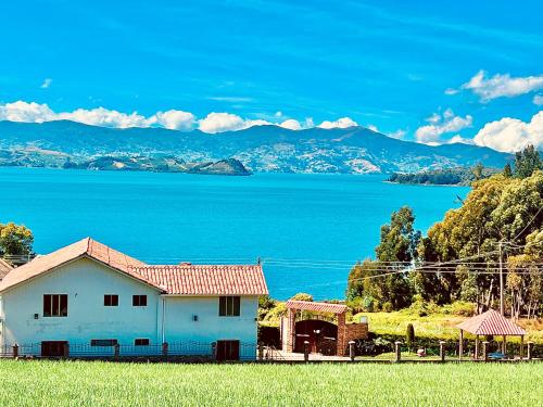 Cabaña Valle De La Laguna, jacuzzi y vista al Lago