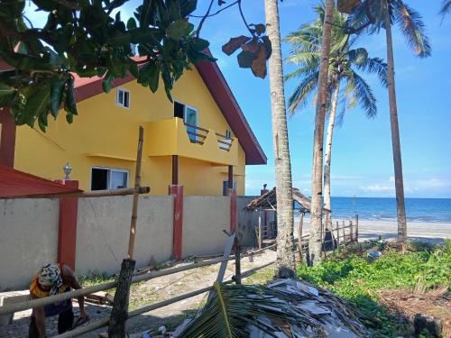 Koa's Beach House in Tangalan