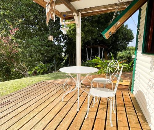 Facilities, Superbe bungalow et son jardin tropical in Les Abymes