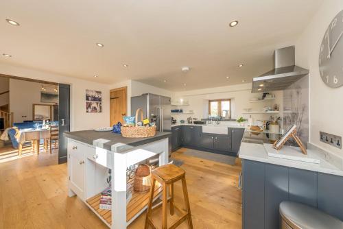 外部景觀, The-Longbarn in 魯思因