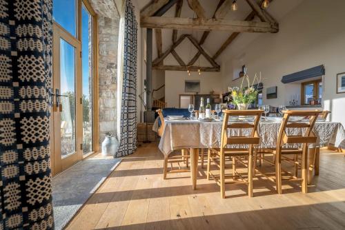 外部景觀, The-Longbarn in 魯思因