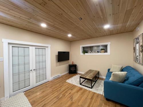 . Cozy Cedar Nook