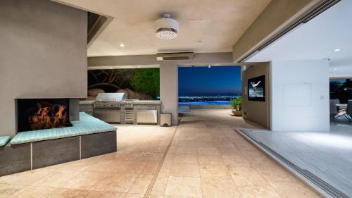 Facilities, Camelback Mountain Luxury Pool, Golf, & Views in Paradise Valley