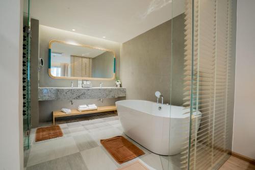 room detail thumbnail 2