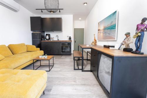 Margalit Luxury Suite - Heated Pool, Jacuzzi & BBQ in נהריה