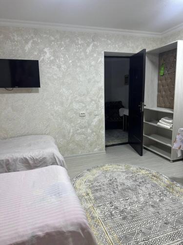 4 twin beds