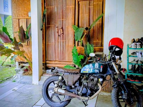 White Gloves, Beran-kidul