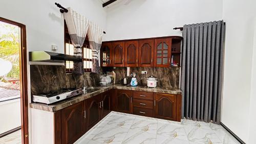 Saketha Villa Thalpe - 500m to beach - image 4