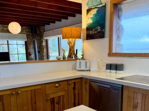 Waterfront - Bluff Beach House, Park Beach in Dodges Ferry