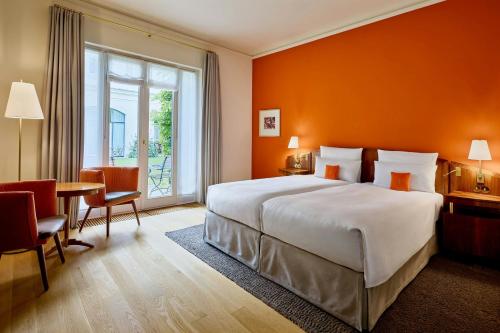 room detail thumbnail 1