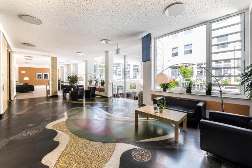 ล็อบบี้, CJD Bonn Castell in บอนน์