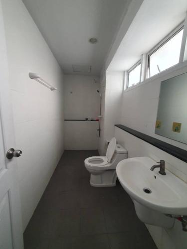 Bathroom, Royal Himalayan Hostel in Samut Prakan