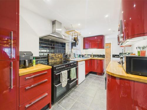 Cosy Cornish Cottage with Parking in St Newlyn East